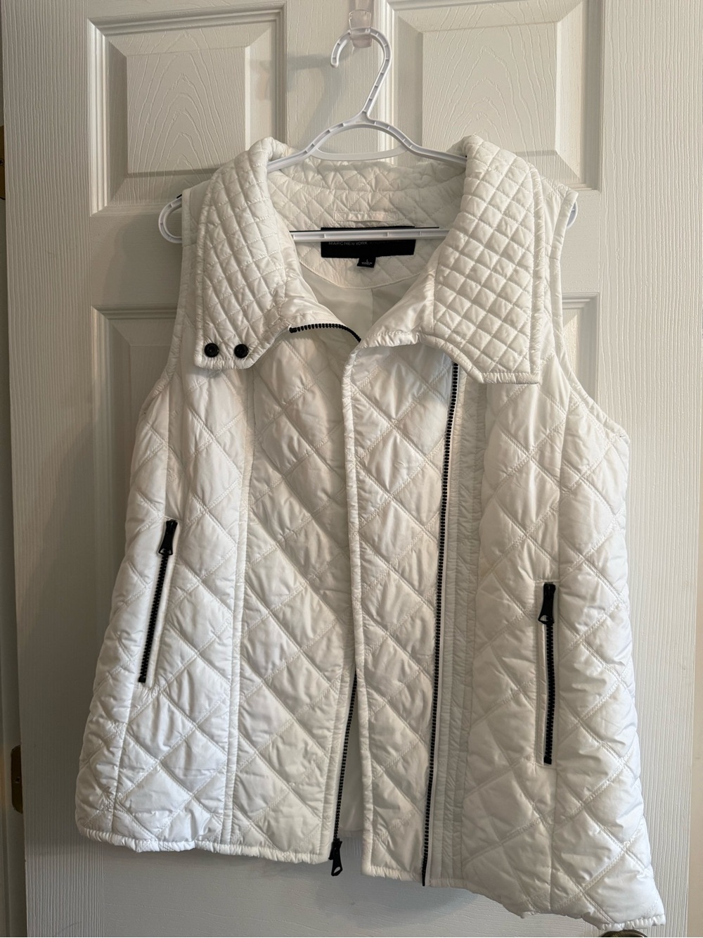 Marc New York Andrew Marc - Quilted White Sleeveless Puffer Vest. Women's Large